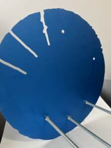 Three tines intersect a blue disk